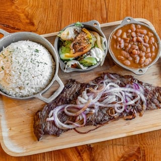 Bistec Encebollado